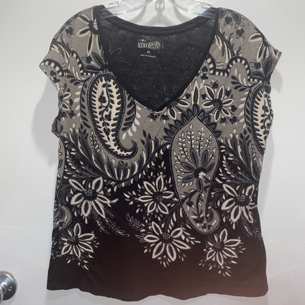Lucky Brand Paisley Cup Sleeve V-Neck Tee - Picture 2 of 7